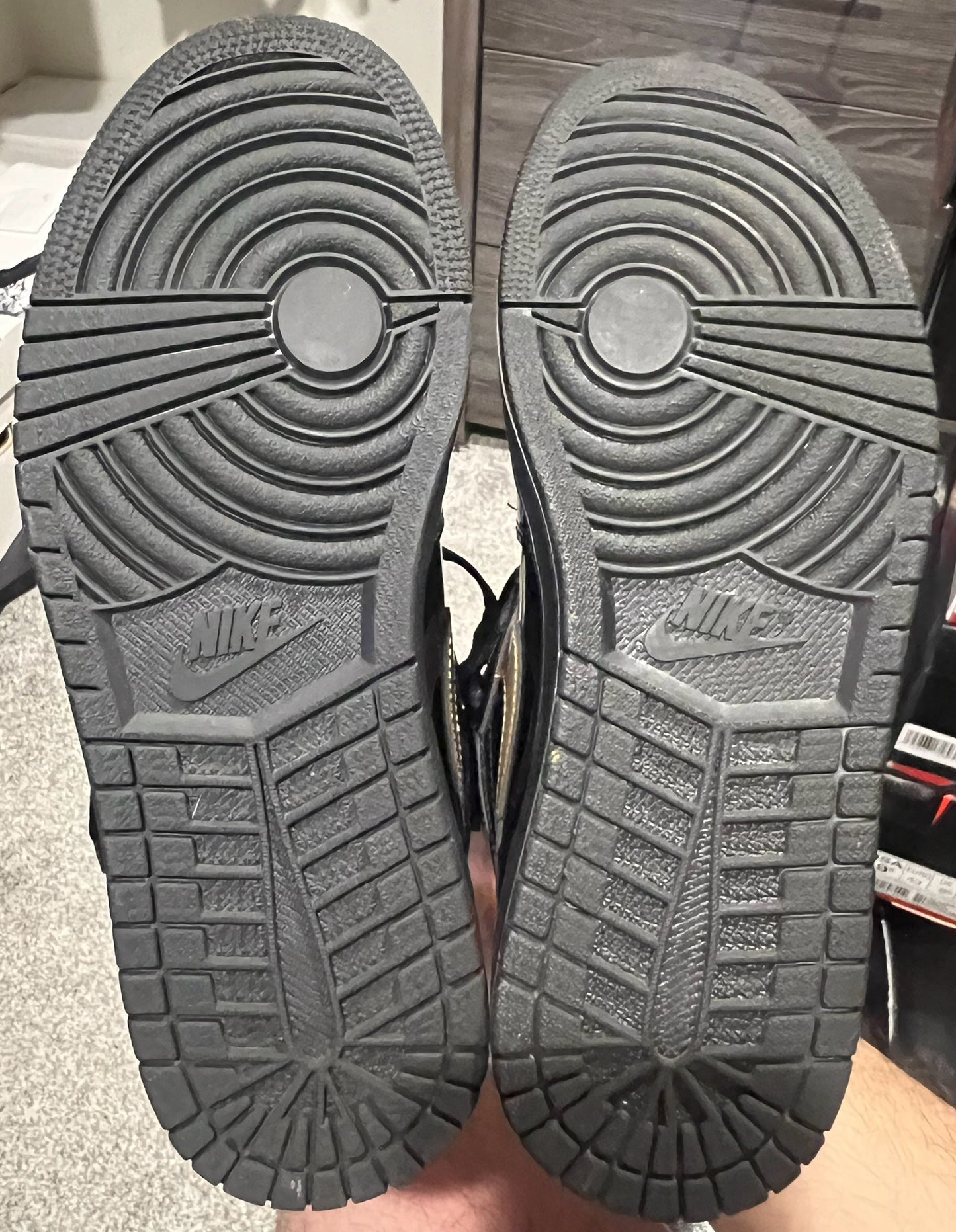 Jordan 1 Retro High Black Metallic Gold Sneaker Size 9.5 (2020, 555088-032) (Used, Pre-Worn)