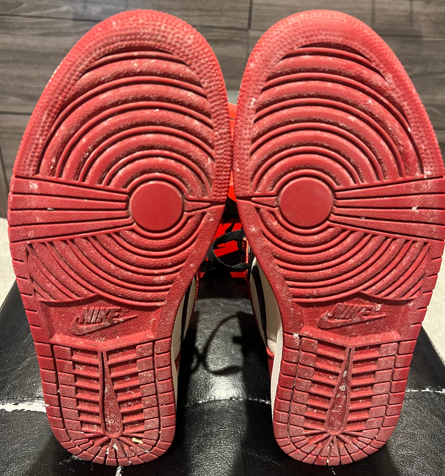Jordan 1 Retro High Bred Toe Sneaker Size 9.5 (2022, 555088-610) (Used, Pre-Worn)