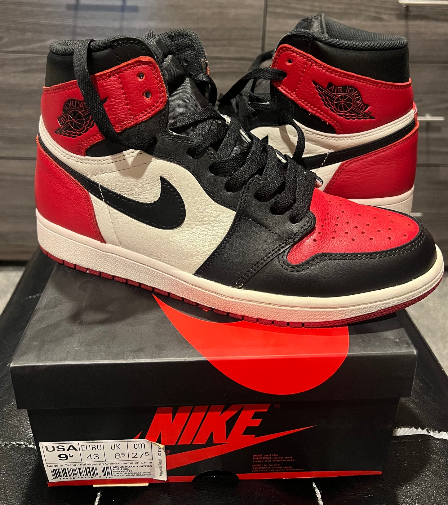 Jordan 1 Retro High Bred Toe Sneaker Size 9.5 (2022, 555088-610) (Used, Pre-Worn)