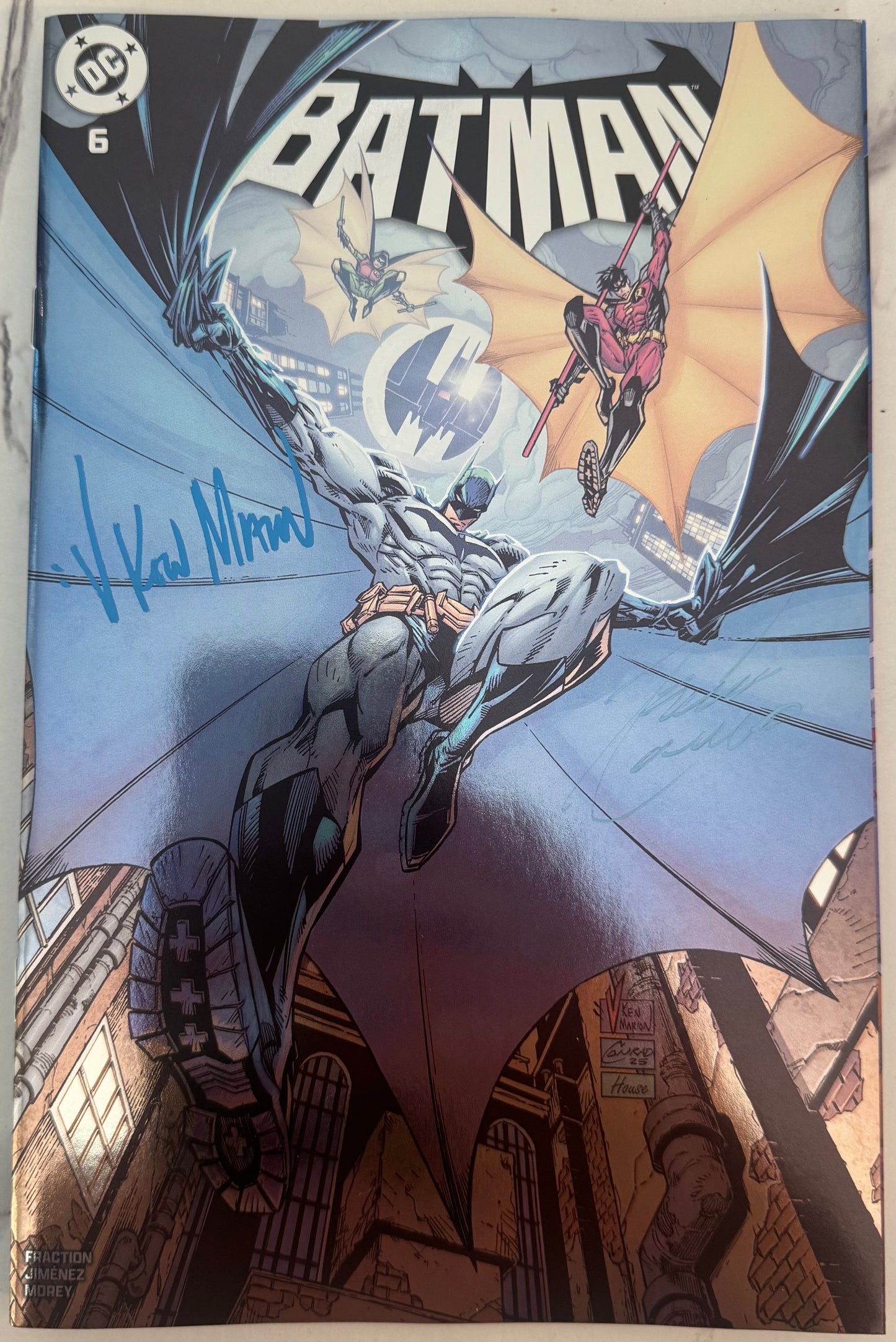 Batman #6 (DC, 2026) JJL Collectibles x The Comics Vault x Happy Valley Con Exclusive Foil Variant by V Ken Marion , Kevin Conrad & Andrew Dalhouse (LTD 1,000) DOUBLE SIGNED BY V KEN MARION & KEVIN CONRAD